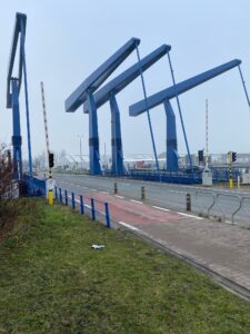Stad Oostende zet gemeenschapswachten in om fileprobleem aan de Konterdambruggen aan te pakken