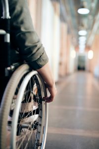 Nu ook rolstoel voor minder mobiele mensen tijdens plechtigheden in Stadhuis