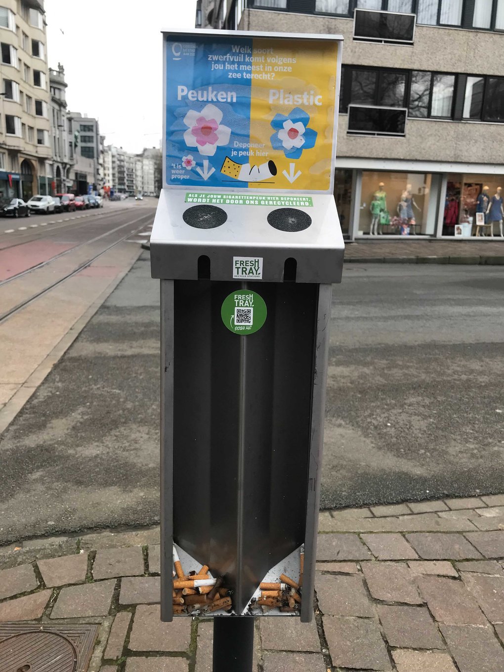 Stad Oostende plaatst vijf extra duurzame peukenzuilen en lanceert peukenpoll