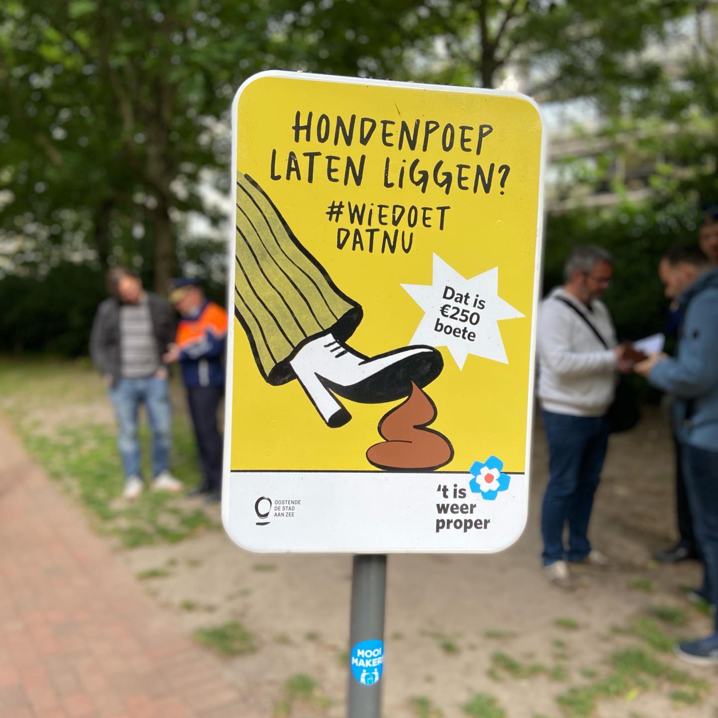 Stad Oostende en politie doen in juni extra controles op overlast door hondenpoep